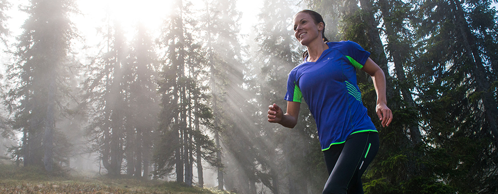 women runnning wearing quick dry clothing